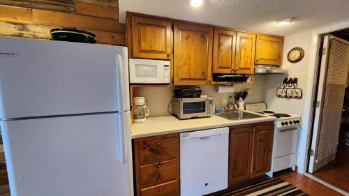 River Ranch Apartment | Cowboy Up! River Ranch Ground Floor Cottage w Porch! 162