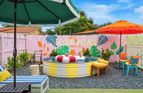 Hallandale Beach House | CowboyPool, MiniGolf, Arcade, Firepit, PingPong! Hallandale Beach Gem
