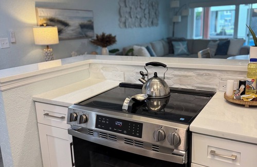 North Redington Beach Condo | Cozy 1-bedroom condo across street from beach in terrific North Redington Beach