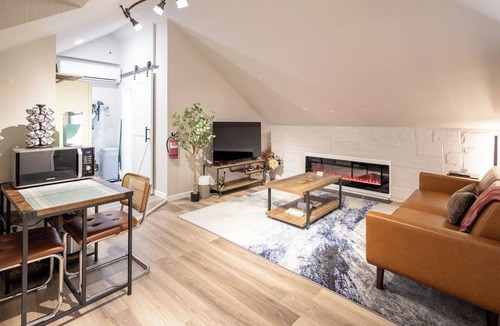 Hawthorne Apartment | Cozy 1 Bed, In-Unit Laundry, Pets, Parking, Fios, Safe, Quiet, Bidet