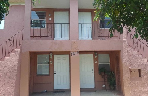 Riviera Beach Apartment | Cozy 1-bedroom, 1 shared bathroom, 2 miles from the beach, WPB port, or Trirail