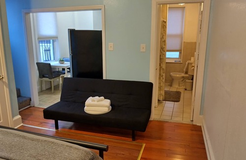 Gayborhood Apartment | Cozy - 1 bedroom 2 beds nice apartmen for friends or family