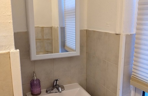 Gayborhood Apartment | Cozy - 1 bedroom 2 beds nice apartmen for friends or family