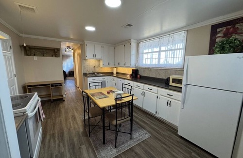 Flowery Branch Apartment | Cozy 1-bedroom apartment in charming Flowery Branch with AC