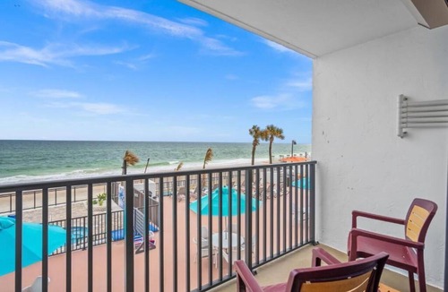 New Britain Apartment | Cozy 1-bedroom apartment in perfect Ormond Beach with AC and gym tropic sun