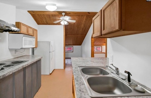 Leesville Apartment | Cozy 1-bedroom apartment in nice Leesville with AC Lake access
