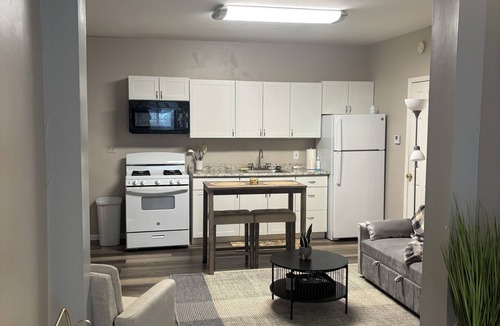Pemberton Apartment | Cozy 1-bedroom apartment in tranquil Pemberton with AC