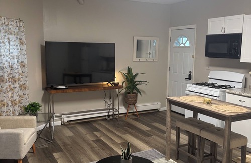 Pemberton Apartment | Cozy 1-bedroom apartment in tranquil Pemberton with AC