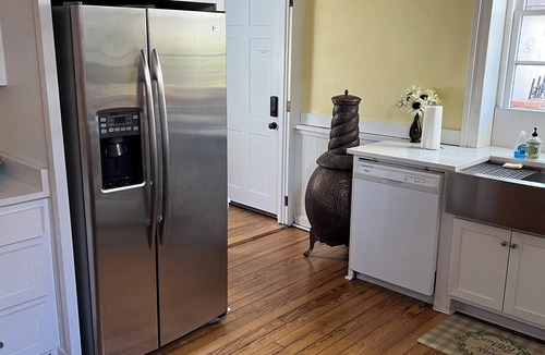 Camden Apartment | Cozy 1-bedroom apartment at Greenleaf Villa. Downtown Camden, SC.