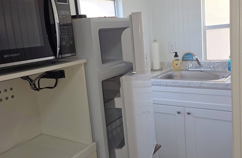 Port Charlotte Apartment | Cozy 1-bedroom bed in gorgeous Port Charlotte with AC