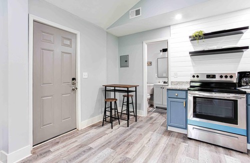 College Park House | Cozy 1-Bedroom Bungalow in Delightful College Park with AC