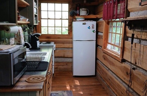 Maggie Valley Cabin | Cozy 1-bedroom cabin in gorgeous Maggie Valley with AC