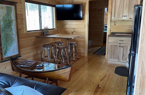 Hiawassee Cabin | Cozy 1 bedroom cabin in charming Hiawassee with WiFi, AC & Heat Adults only.