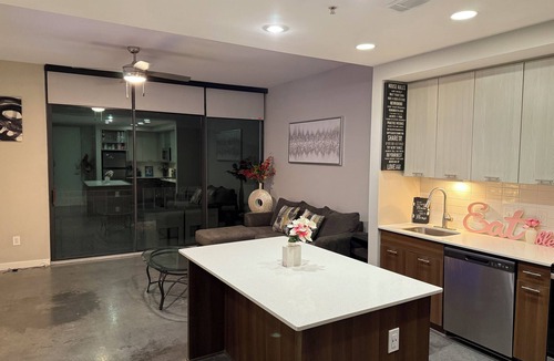 Home Park Condo | Cozy 1-bedroom condo in the heart of west midtown