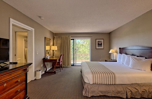 Clayton Hotel | Cozy 1-Bedroom King Room in Clayton, GA with Mountain Views
