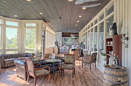 Clayton Hotel | Cozy 1-Bedroom King Room in Clayton, GA with Mountain Views