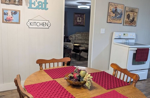 Chestnut Mound House | Cozy 2-bedroom house in peaceful Bloomington Springs with AC