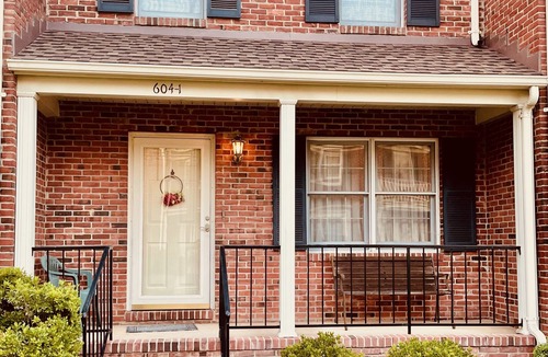Downtown Cambridge House | Cozy 2 Bedroom, 2.5 Bath across from Cambridge City Marina