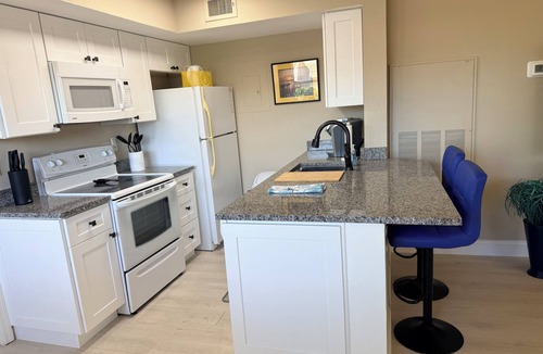 Villas Condo | Cozy 2-bedroom/2 bath Condo in beautiful Ft Myers Florida. Many amenities!