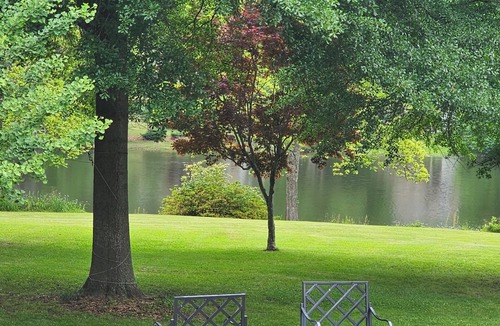 Snellville House | Cozy 2 Bedroom 2 Bath Guest House on the Lake - BBQ in the Park-Like Setting