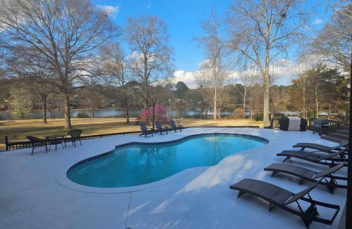 Snellville House | Cozy 2 Bedroom 2 Bath Guest House on the Lake - BBQ in the Park-Like Setting