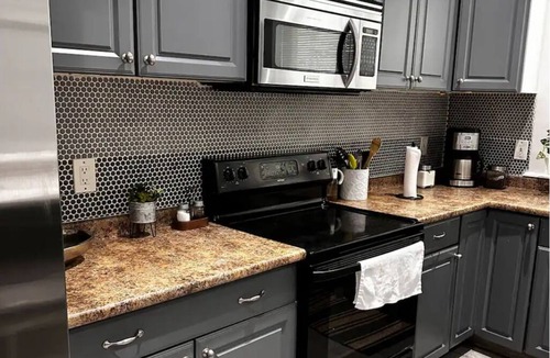 Trenton Apartment | Cozy 2-bedroom apartment in beautiful Ewing Township with AC