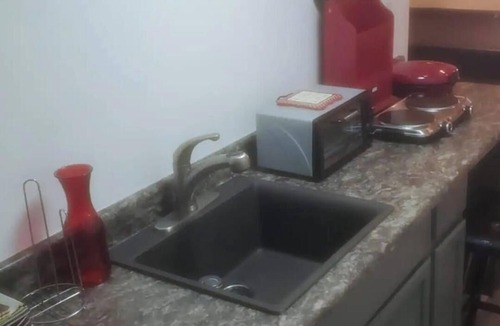 Stockbridge Apartment | Cozy 2-bedroom basement apartment