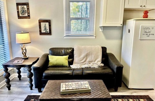 Cataula Cabin | Cozy 2-bedroom cabin in perfect Hamilton with refreshing AC