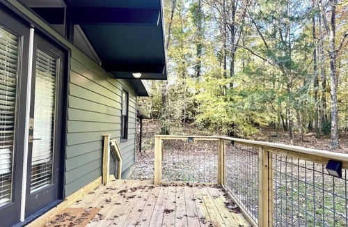 Cataula Cabin | Cozy 2-bedroom cabin in perfect Hamilton with refreshing AC