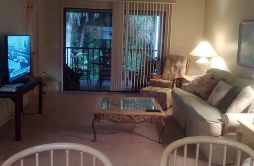 Pinellas Point Condo | Cozy 2-bedroom condo in enjoyable St. Petersburg with AC, fitness room