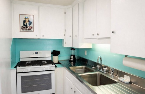 Oak Ridge House | Cozy 2-bedroom home in Oak Ridge - 1940s themed