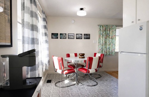 Oak Ridge House | Cozy 2-bedroom home in Oak Ridge - 1940s themed