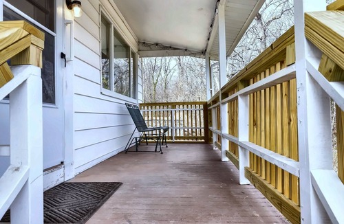 Oak Ridge House | Cozy 2-bedroom home in Oak Ridge - 1940s themed