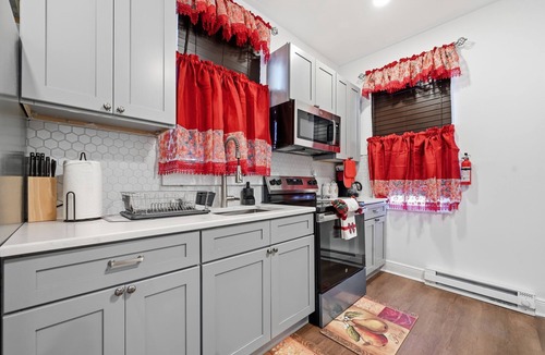 Sharon Hill House | Cozy 2-bedroom house in beautiful Sharon Hill with In-unit laundry