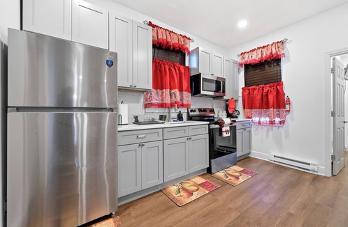Sharon Hill House | Cozy 2-bedroom house in beautiful Sharon Hill with In-unit laundry