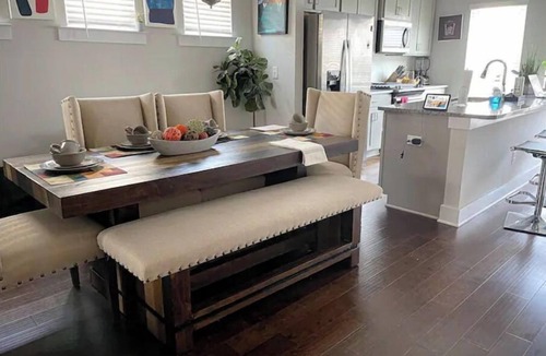 East Side House | Cozy 2-Bedroom & Office Corporate Stay Townhome