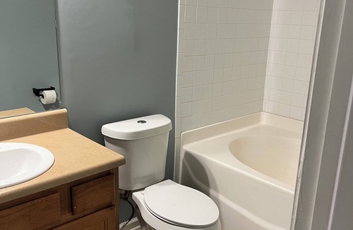 Riverdale House | Cozy 2-bedroom townhome with WiFi, AC in soothing College Park