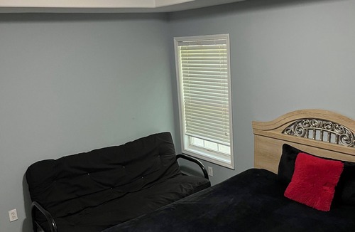 Riverdale House | Cozy 2-bedroom townhome with WiFi, AC in soothing College Park