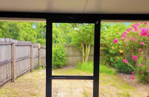 Citrus Park House | Cozy 2-bedroom townhome in awesome Tampa with AC, WiFi
