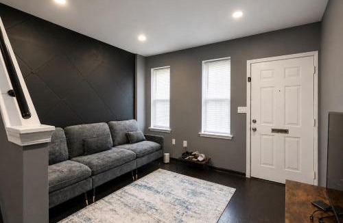 South Philadelphia House | Cozy 2 BR home in South Philly - Easy City Access