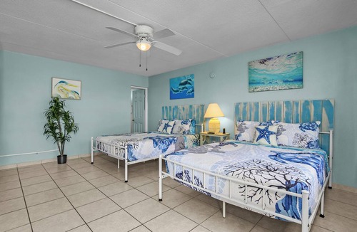 Siesta Isle Hotel | Cozy 2 Queen Bed Studio in Sunny Fort Myers Beach