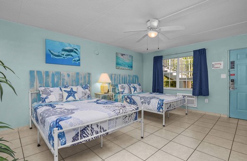 Siesta Isle Hotel | Cozy 2 Queen Bed Studio in Sunny Fort Myers Beach