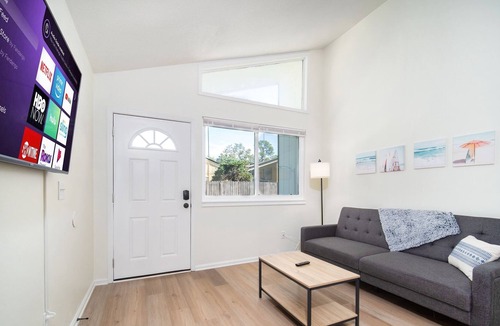 Southpoint House | Cozy 2BR/1BA apartment in Southside Jax - perfect for couples, families, or business travelers