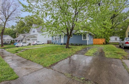 Biddleville Apartment | Cozy 2BR/2BA Close to Downtown NFL Panther Stadium