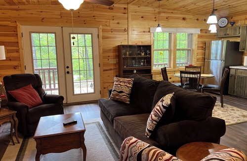 Clarkesville Cabin | Cozy 2BR Cabin Near Helen Relaxing Mountain Escape Minutes from Downtown Helen