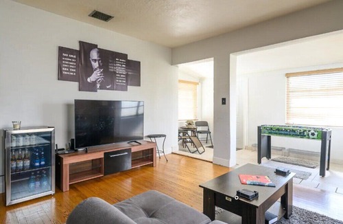 Royal Poinciana House | Cozy 2BR House (DTWN HLWD) - Fun Time