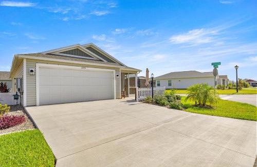 Sumter County House | Cozy 2BR in The Villages With BBQ and 4 Seaters Golfcart King Bed
