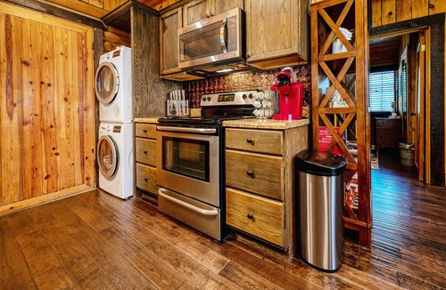 Topton Cabin | Cozy 2BR Lake Cabin – Dock, Hot Tub, Views -Lake Nantahala
