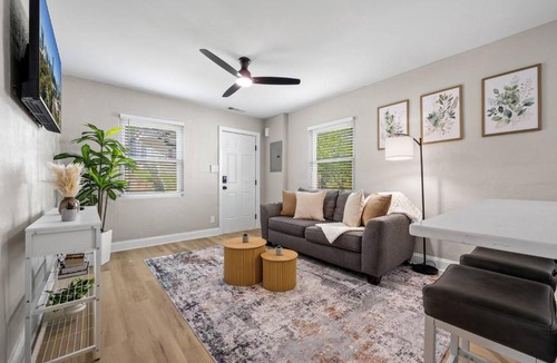 Summerhill House | Cozy 2BR Near Stadium & Downtown