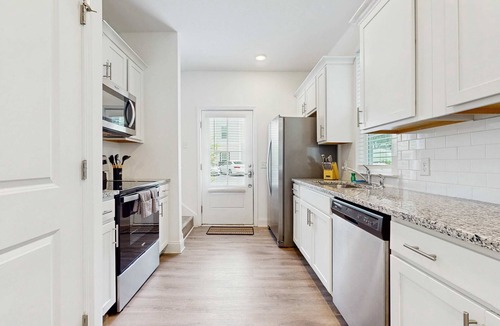 Goose Creek House | Cozy 2BR Pet Friendly Walkable Resort Cottage w/Pool Access